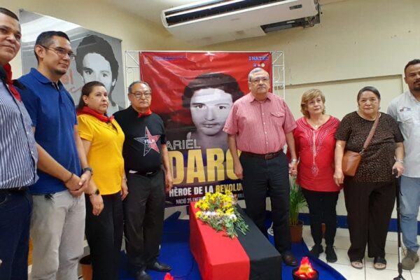 Estudiantes Técnicos conmemoran la vida y legado del héroe revolucionario Ariel Darce