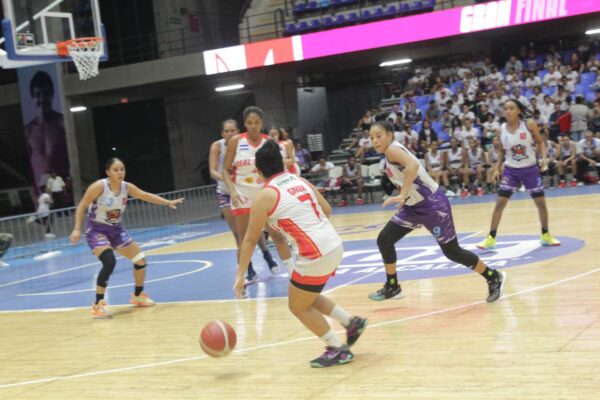 Emocionante encuentro de la Liga Nacional de baloncesto femenino en su IX edición