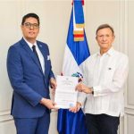 Compañero Harold Delgado, presentó las Copias de Estilo ante el Canciller Dominicano
