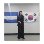 Embajadora de Nicaragua en Corea presenta copias de estilo