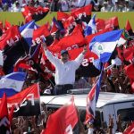 Aquí nos ilumina un sol que no declina !