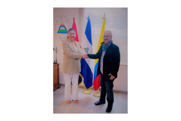 Representantes de Nicaragua en Colombia se reunieron con el Presidente del Partido Comunista Colombiano