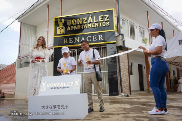 «Chocolatito» González Celebra una Victoria en el Mundo Inmobiliario con la Inauguración de González Apartamentos