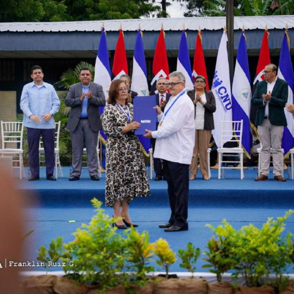 Foto de Toma de posesión de autoridades de la Universidad Casimiro Sotelo