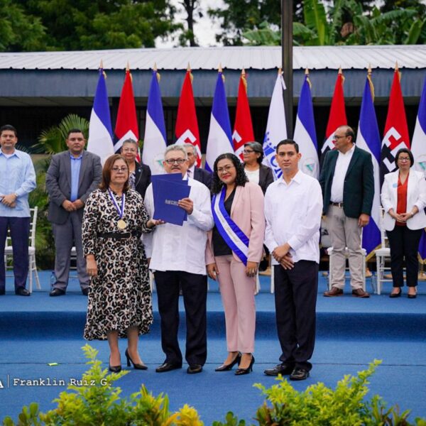 Foto de Toma de posesión de autoridades de la Universidad Casimiro Sotelo