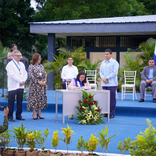 Foto de Toma de posesión de autoridades de la Universidad Casimiro Sotelo