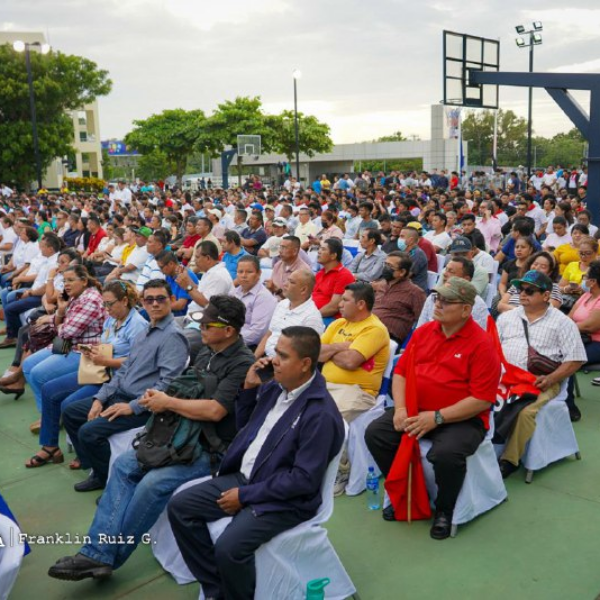 Foto de Toma de posesión de autoridades de la Universidad Casimiro Sotelo