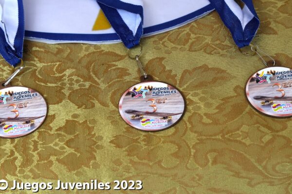 Juegos juveniles realiza primera competencia de skateboarding