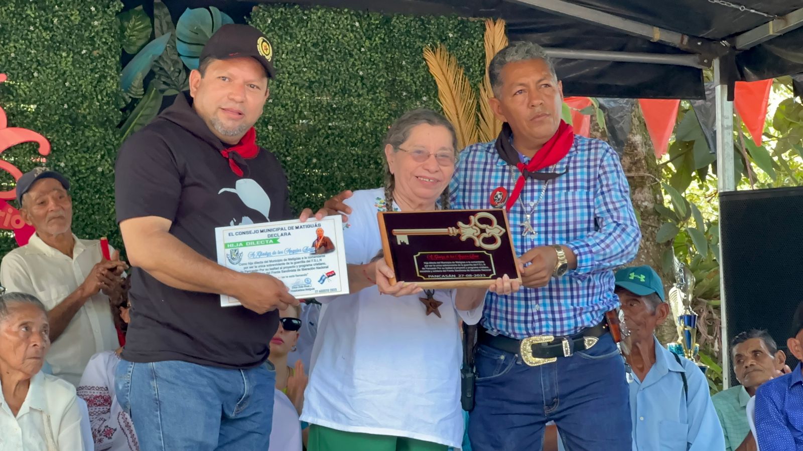 Compañera Gladys Báez Recibe Reconocimientos por su Lucha Revolucionaria y Compromiso con los Derechos de la Mujer
