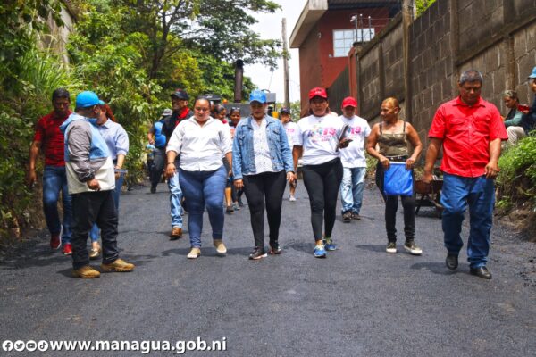 Alcaldesa Reyna Rueda Alvarado Inspecciona con Entusiasmo el Proyecto de Mejoramiento Vial en Villa Cuba, Impulsando el Progreso de la Comunidad