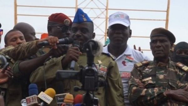 Junta militar elimina inmunidad de embajador francés en Níger