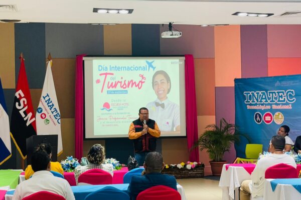 Celebran Día Nacional del Turismo en la Escuela Hotel Casa Luxemburgo