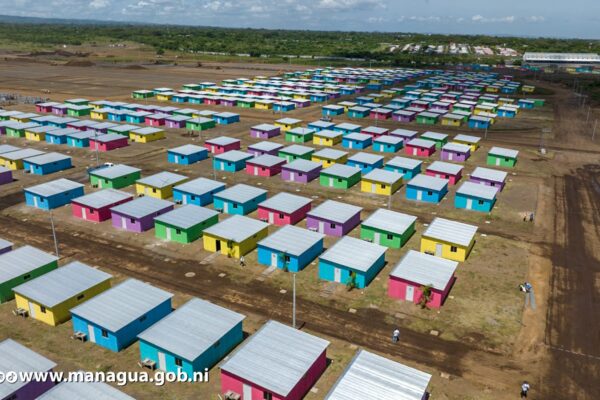 II Entrega de Viviendas en la Urbanización Caminos del Río