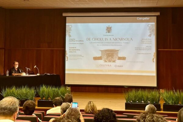 Imparten conferencia “De Cholula a Nicaragua” en México