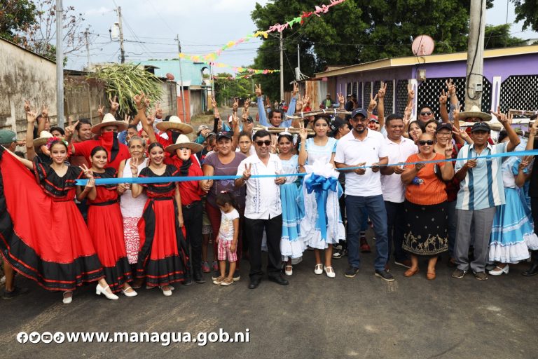 Inauguran revestimiento alfástico en el barrio Lomas de Guadalupe