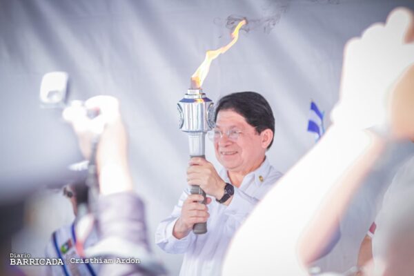 Honduras entrega la Antorcha de la Libertad Centroamericana a Nicaragua en un emotivo gesto de hermandad y unidad