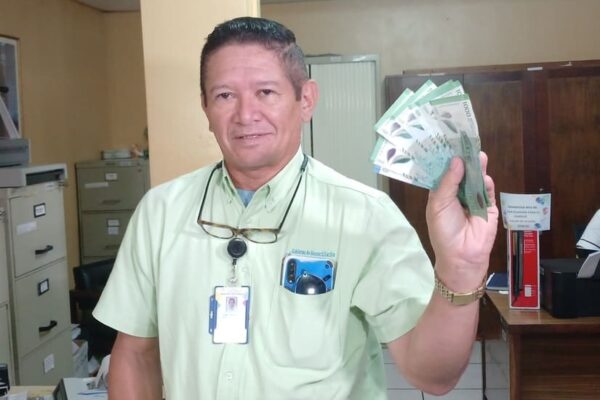 Salarios Puntuales y Estabilidad Económica: Un Beneficio para los Servidores Públicos de Nicaragua