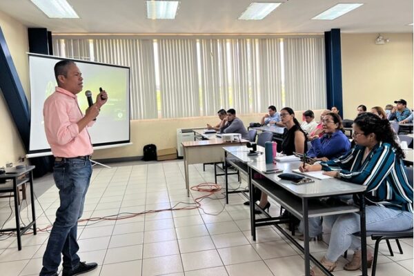 Mentores y Asesores de la UNI Capacitan a Equipos para el Rally Latinoamericano de Innovación 2023