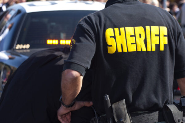 Anciano en EE.UU. mata a puñaladas a un niño de 6 años por ser musulmán