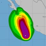 El huracán Norma se intensifica en su paso por las costas mexicanas con ráfagas de 240 km/h