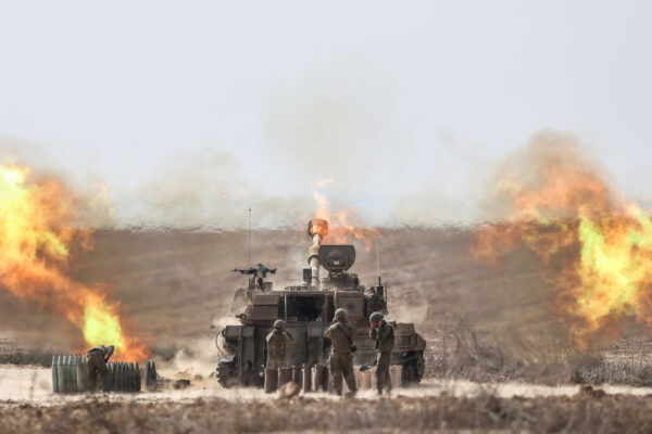 Israel ataca instalaciones de Hezbolá en el Líbano