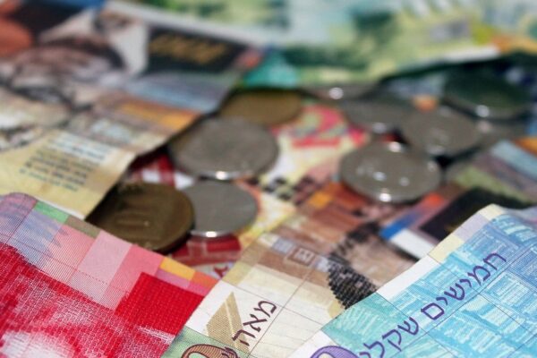 Informe: La economía israelí podría reducirse un 11 %