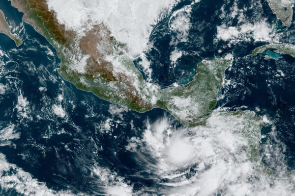 La tormenta tropical Pilar deja 2 muertos en El Salvador y amenaza a otros países de Centroamérica