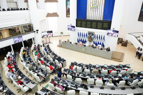 El compromiso del Gobierno de Nicaragua con la prevención del cáncer de mama brilla, en el día de la concientización