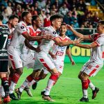 EL TREN ACHICÓ AL MONSTRUO MORADO