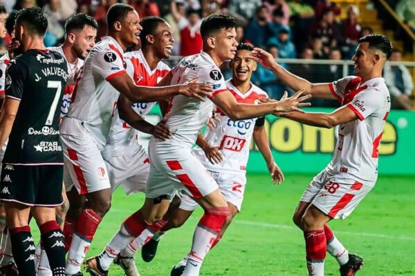 EL TREN ACHICÓ AL MONSTRUO MORADO