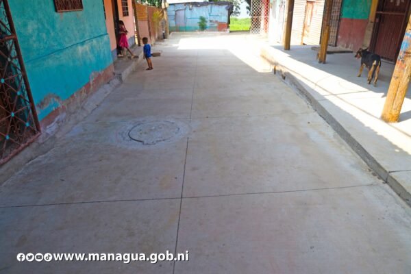 Gobierno municipal entrega  proyecto de agua y saneamiento a protagonistas del barrio Benedicto Valverde en el Distrito IV