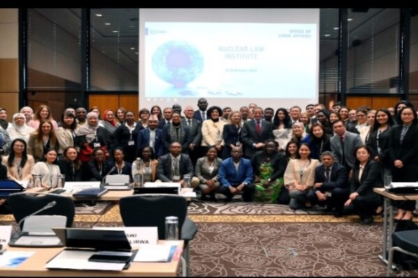 EN INSTITUTO DE DERECHO NUCLEAR EN AUSTRIA