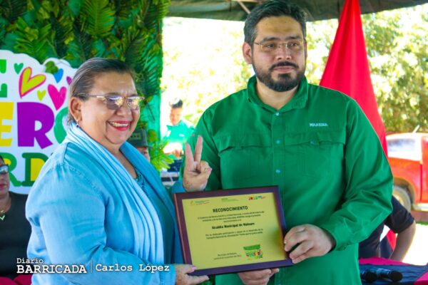MARENA entrega reconocimientos por participación en el proyecto «Verde que te quiero verde»