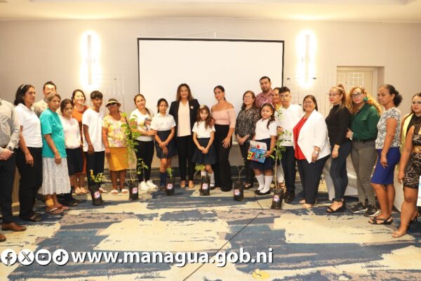 Premian a 6 estudiantes a través del Proyecto Escuelas Flotantes