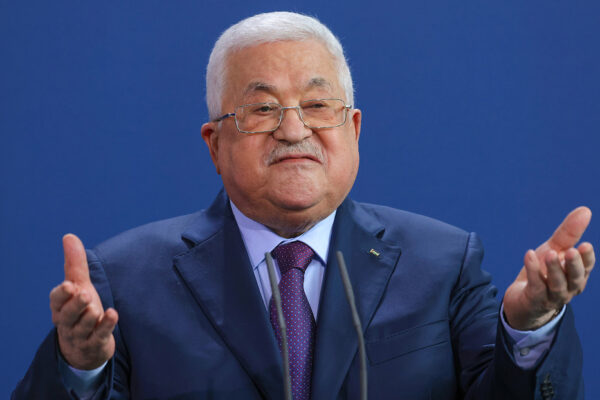 Reportan un ataque contra el convoy de Mahmud Abbás