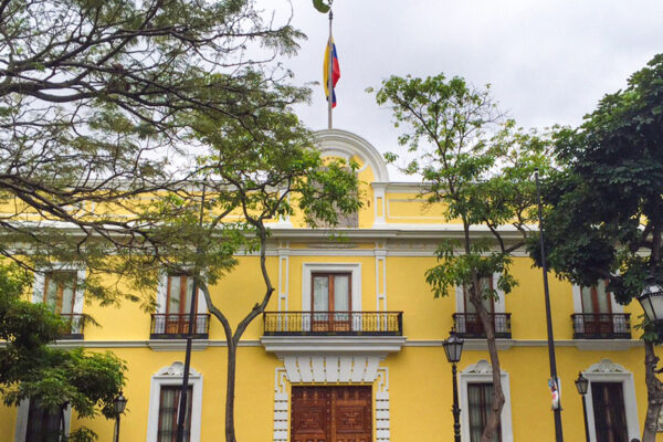 Venezuela rechaza intenciones de EE.UU. y Guyana de aumentar la presencia militar en la región