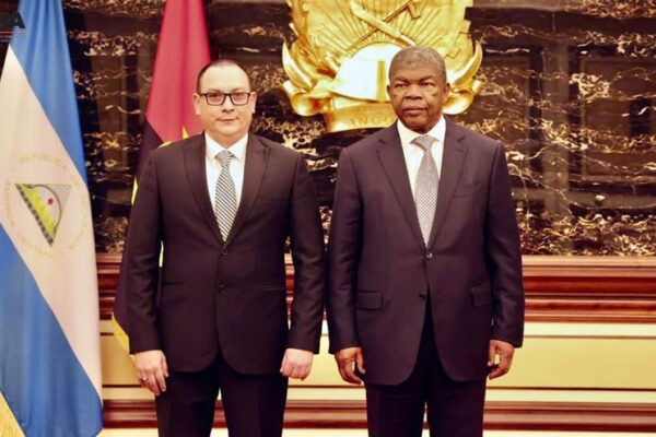PRESIDENTE DE ANGOLA RECIBE CARTAS CREDENCIALES DEL EMBAJADOR DE NICARAGUA