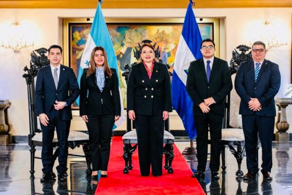 Nicaragua presenta cartas credenciales ante el Gobierno de Honduras