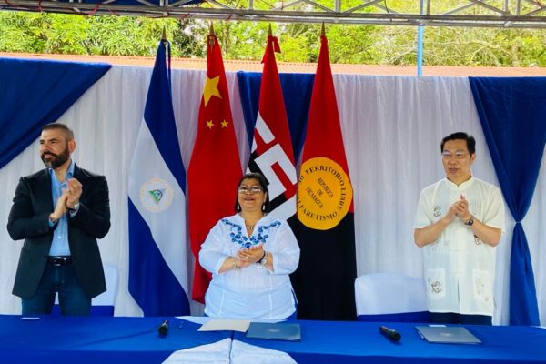 Gobierno de Nicaragua entrega Kit Tecnológico a Estudiantes de Jinotepe en Carazo