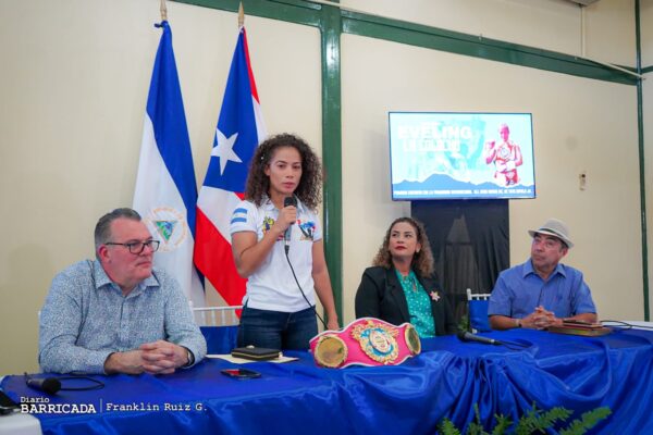 «Eveling ‘La Colocho’ Ortega firmó contrato con la promotora internacional puertorriqueña All Star Boxing Inc, de Tuto Zavala Jr.