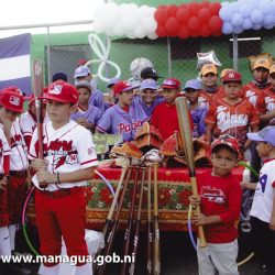 Apoyo al Talento Deportivo: Alcaldía Equipa a Promesas del Béisbol en la 14 de Septiembre