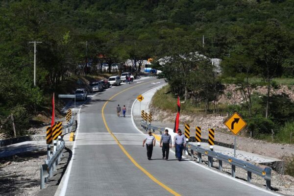 MTI inaugura el primer tramo de 24 KM de carretera entre León y Estelí