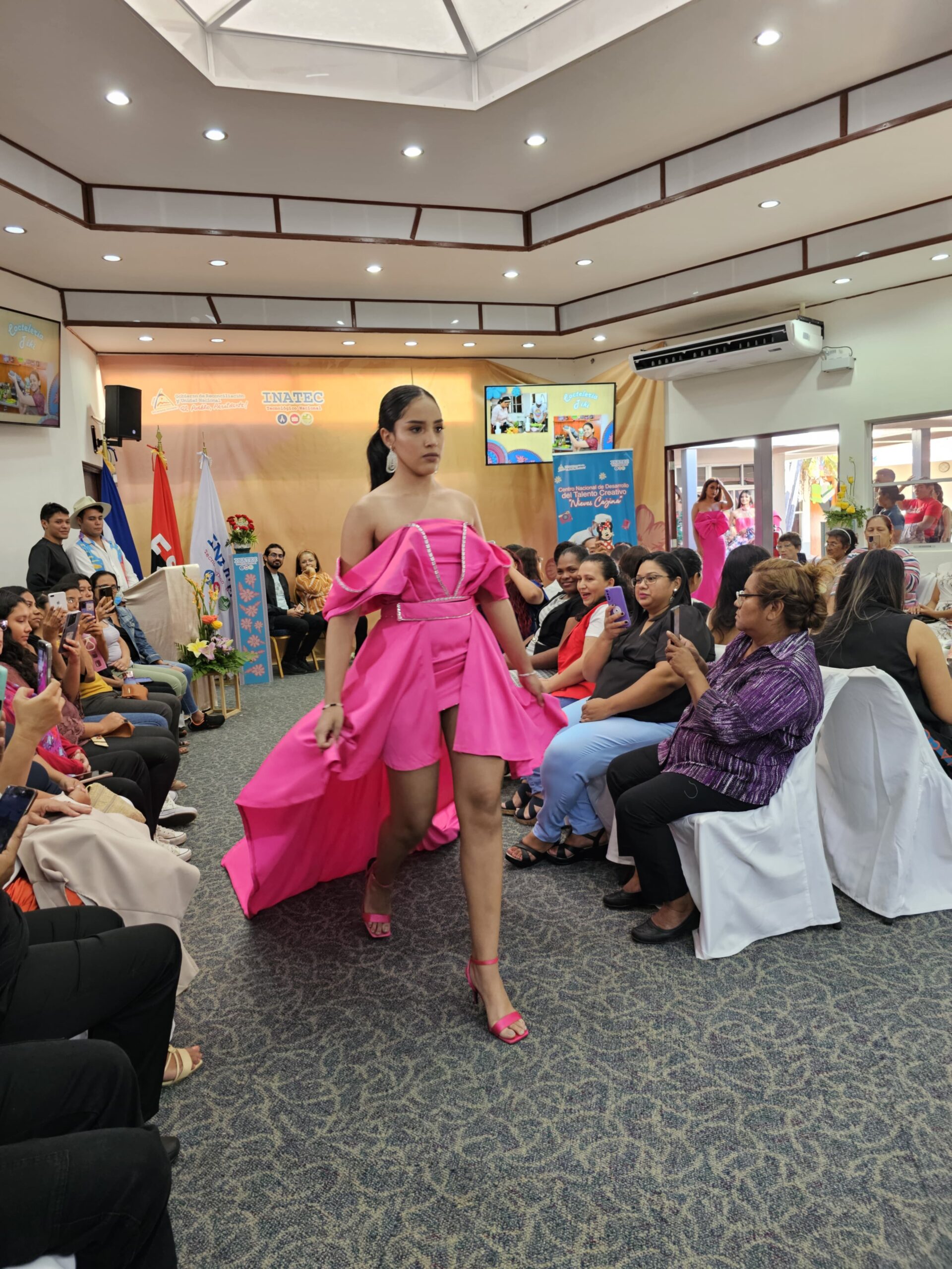 Celebrando la Elegancia Sostenible: Sexta Pasarela del Talento Creativo Nieves Cajina
