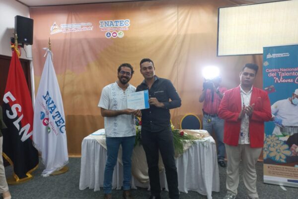 Centro de Talento Creativo Nieves Cajina Celebra Logros de 138 Egresados