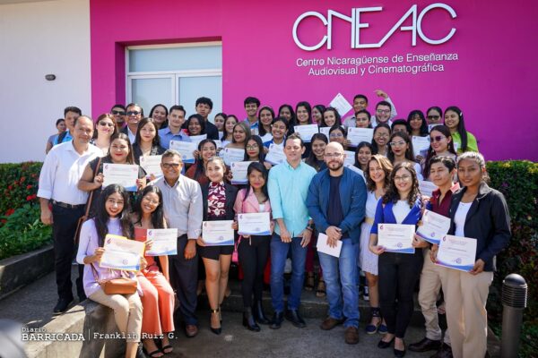 41 Estudiantes destacados de Comunicación para el Desarrollo reciben reconocimiento