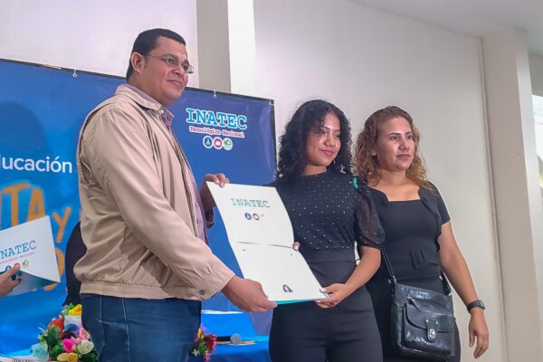 119 jóvenes reciben título como técnicos en el Centro Tecnológico Ariel Darce