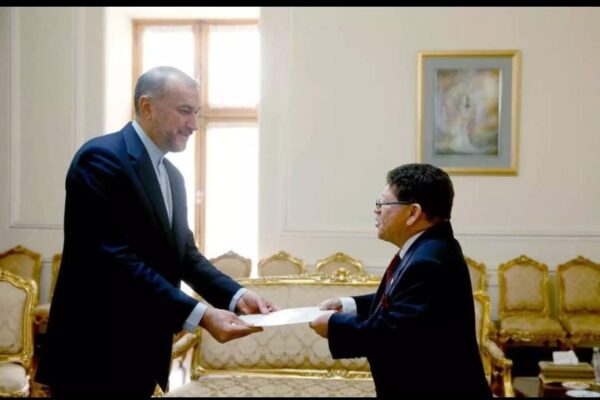 EN IRÁN ENTREGAMOS COPIAS DE ESTILO