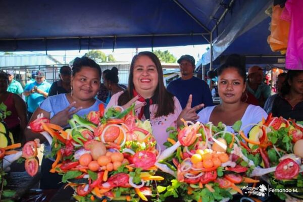 Masaya Celebra con Euforia Concurso de la Gallina de Patio más Grande