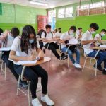 Estudiantes Se Preparan para Exámenes Extraordinarios en Rigoberto López Pérez