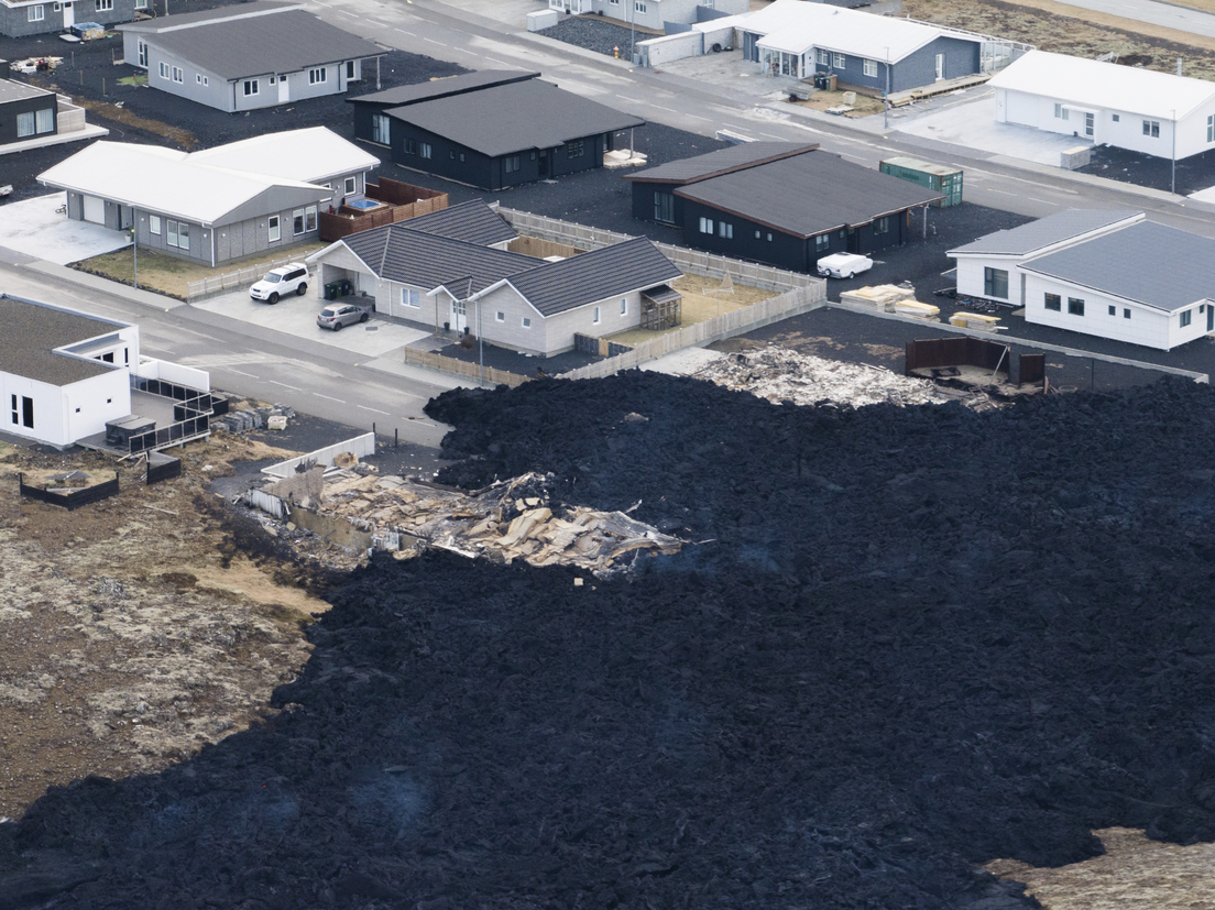 Erupción volcánica en Islandia deja a personas sin hogar por primera vez en más de 50 años
